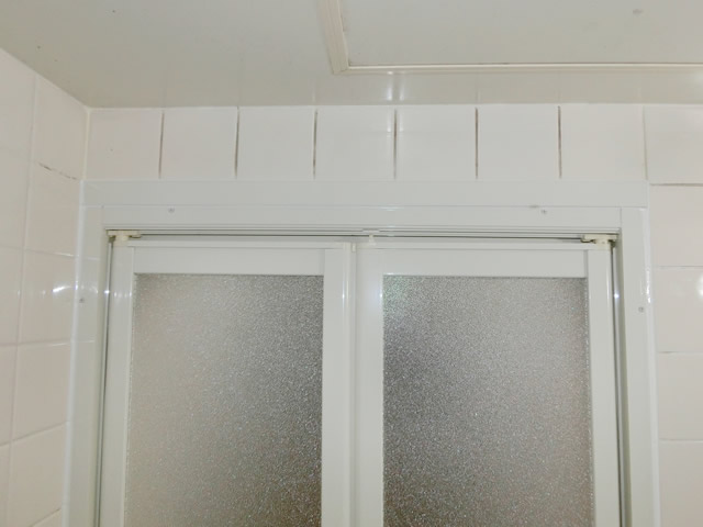 浴室中折れドア取替工事　施工事例　名古屋市昭和区
